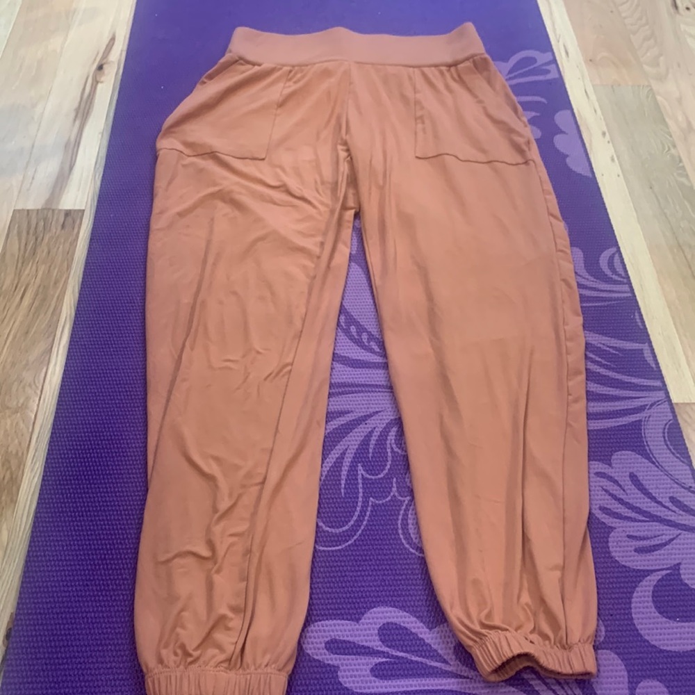 Orange jogger with pockets and bunched cuffs